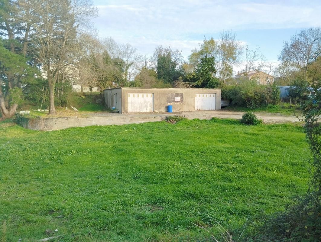 Bâtiment à rénover, 150m² de plain pied, Champtoceaux, Orée d'Anjou (49270)