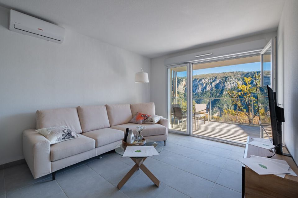 Très beau 3 pièces de 66 m² avec terrasse de 14 m², un double stationnement et une cave