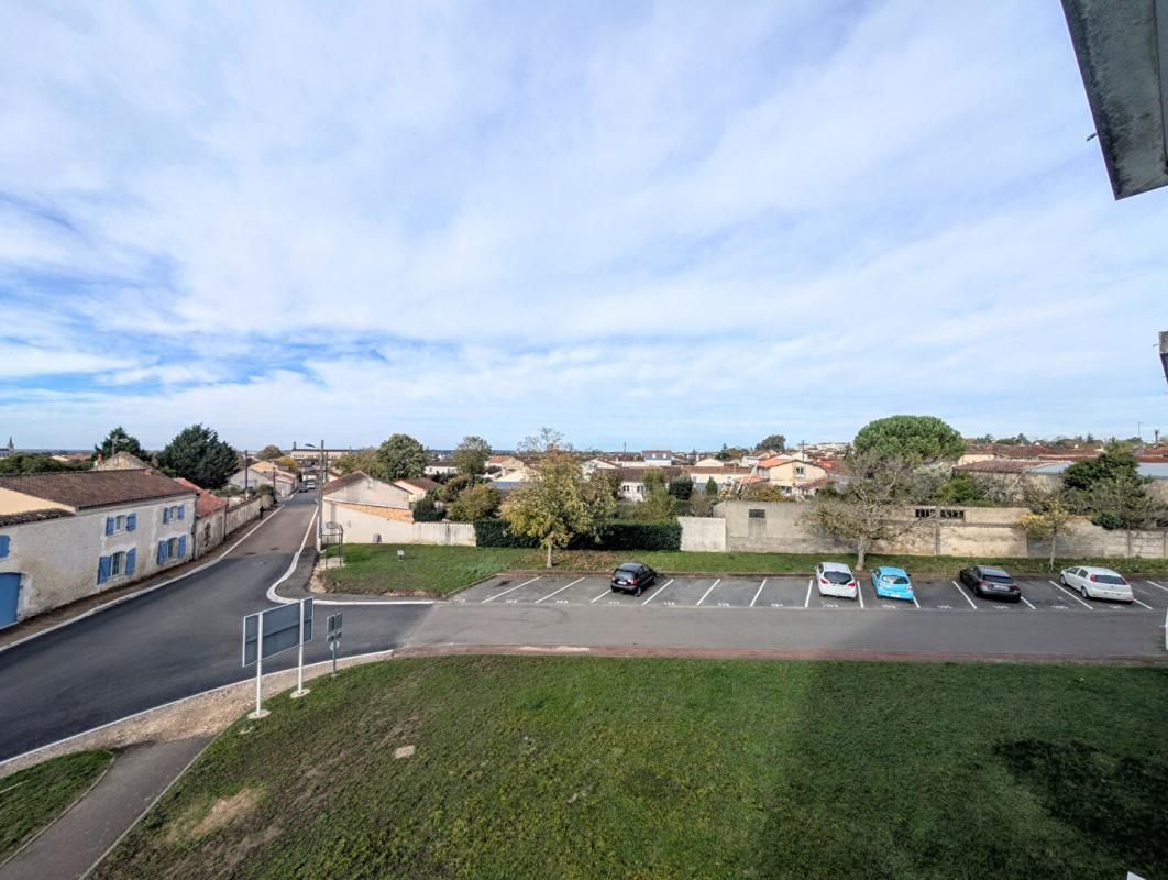 Appartement Cognac 4 pièce(s) 90 m2 Référence 424997