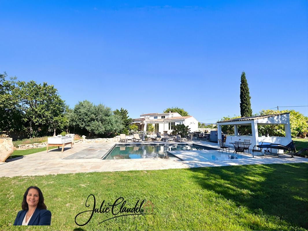 Grande maison familiale 5 chambres avec terrain et piscine à Draguignan