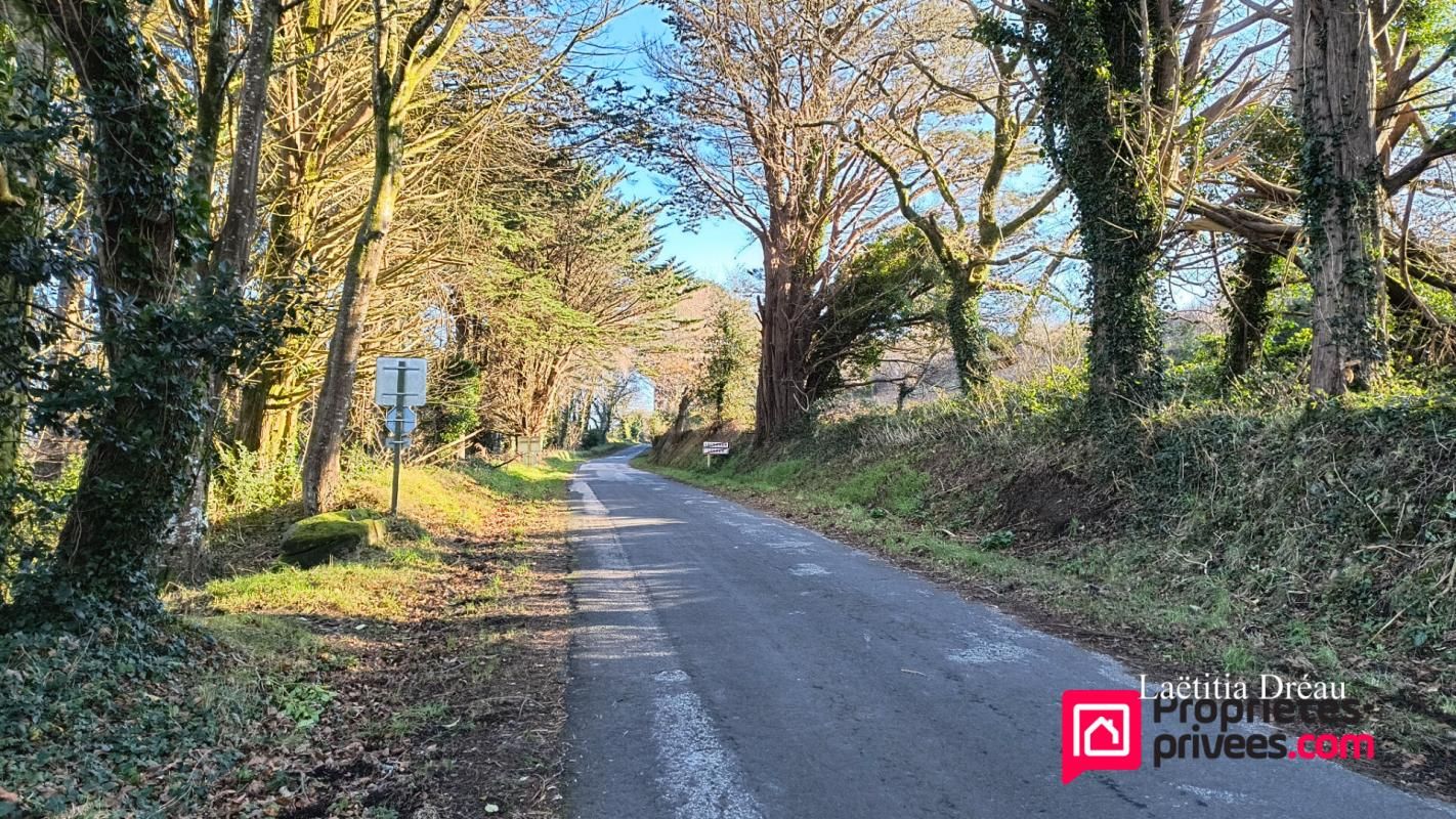 Exclusivité ! Finistère 29180 Locronan. Terrain constructible en partie viabilisé. Libre de constructeur. Vue Mer