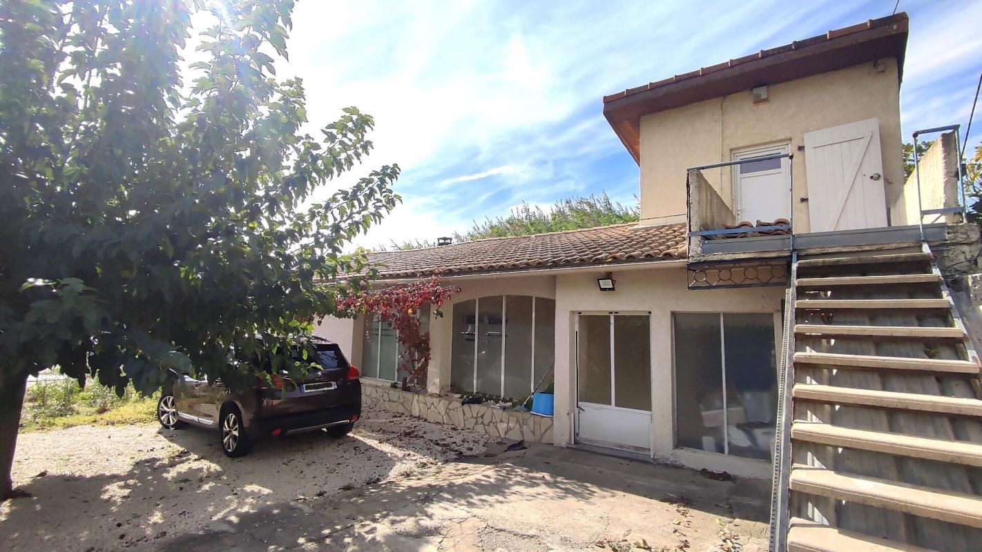 Maison avec jardin et annexe