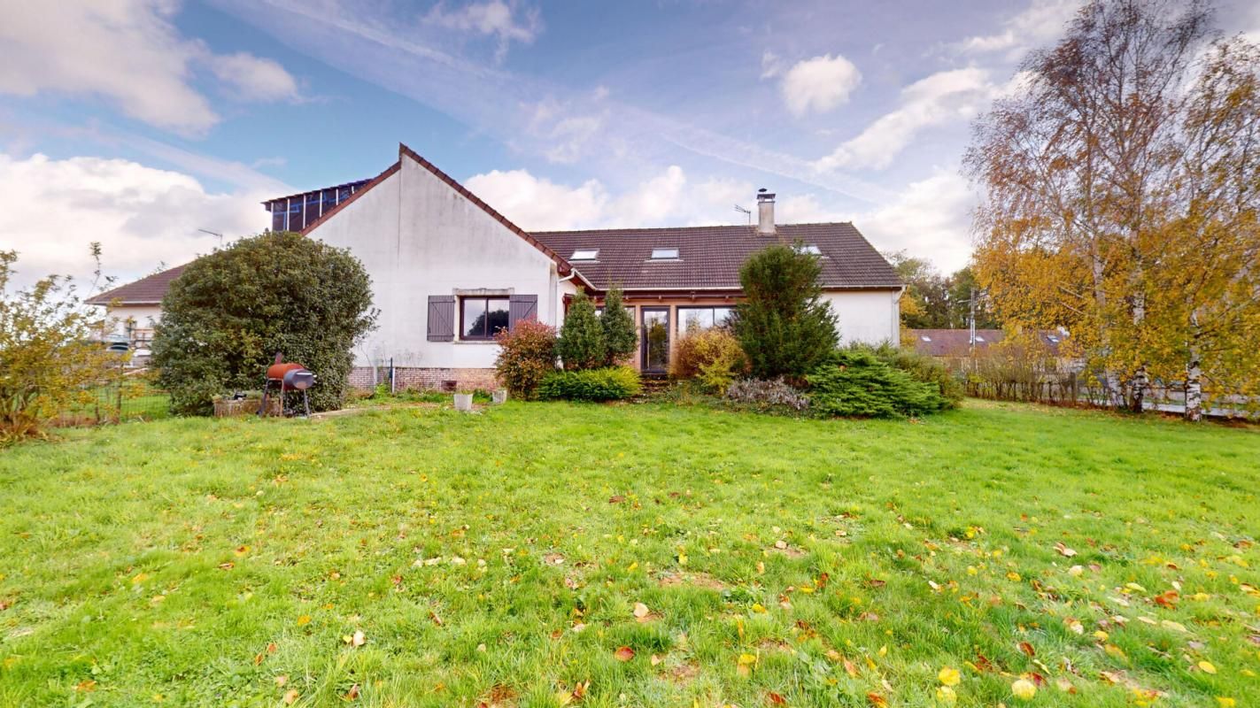 Maison 8 pièces , 6 chambres et garage 210 000