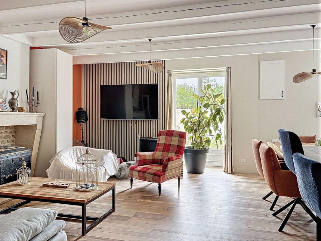 Maison en pierre 4 CHAMBRES, jardin et dépendance, charme et fonctionnalité