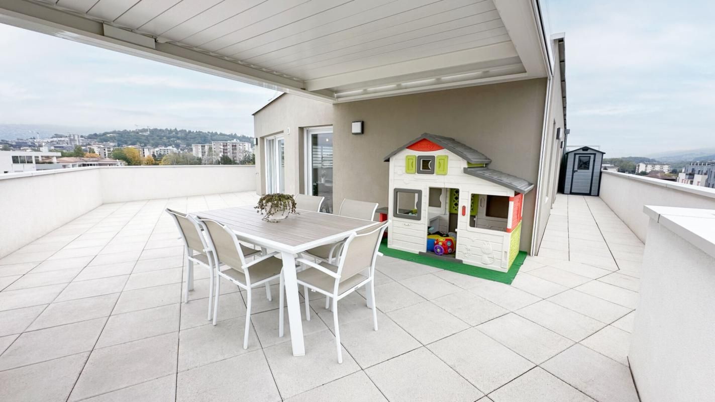 ANNEMASSE Appartement T4 en attique , 91 m2, terrasse 80 M2, vue panoramique , 799000 euros