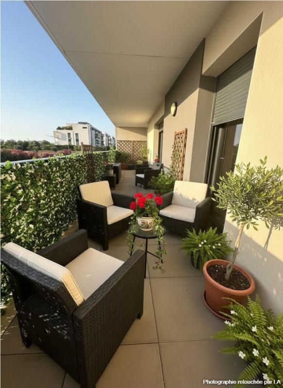 F2 de 42 m² avec terrasse de 23 m² + cave + parking privé