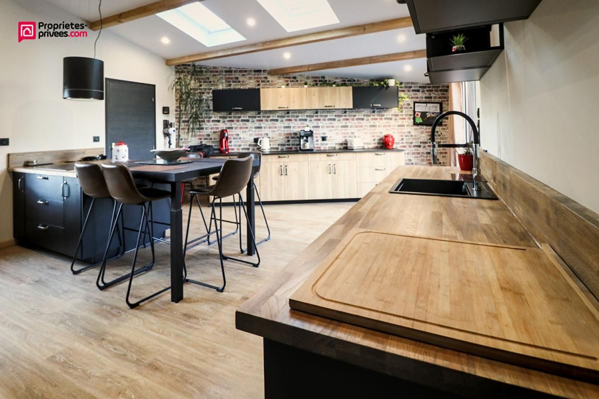 SAINT-ANDRE-DE-LA-MARCHE Maison Sevremoine 7 pièce(s) 232 m2 4