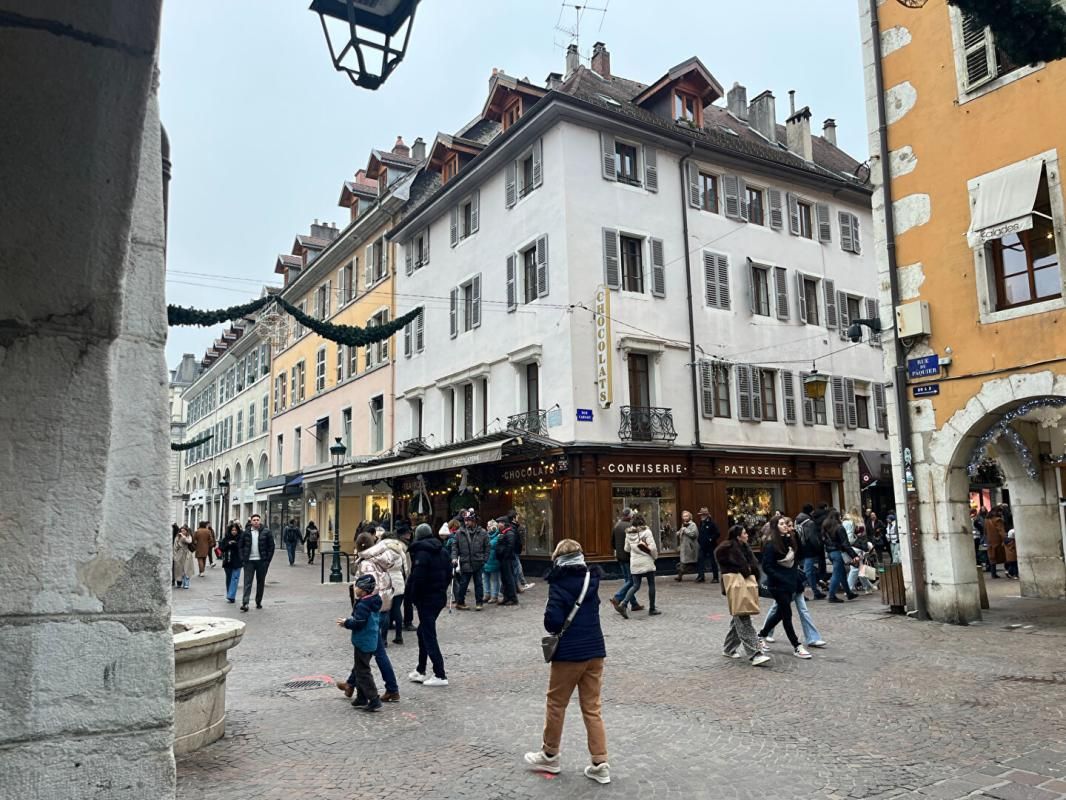 Au coeur de la vieille ville d'Annecy, plateau à rénover en T3