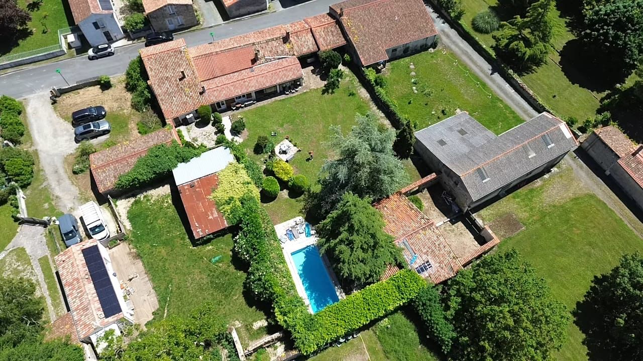 Maison Vouille Les Marais 8 pièce(s) 157 m2