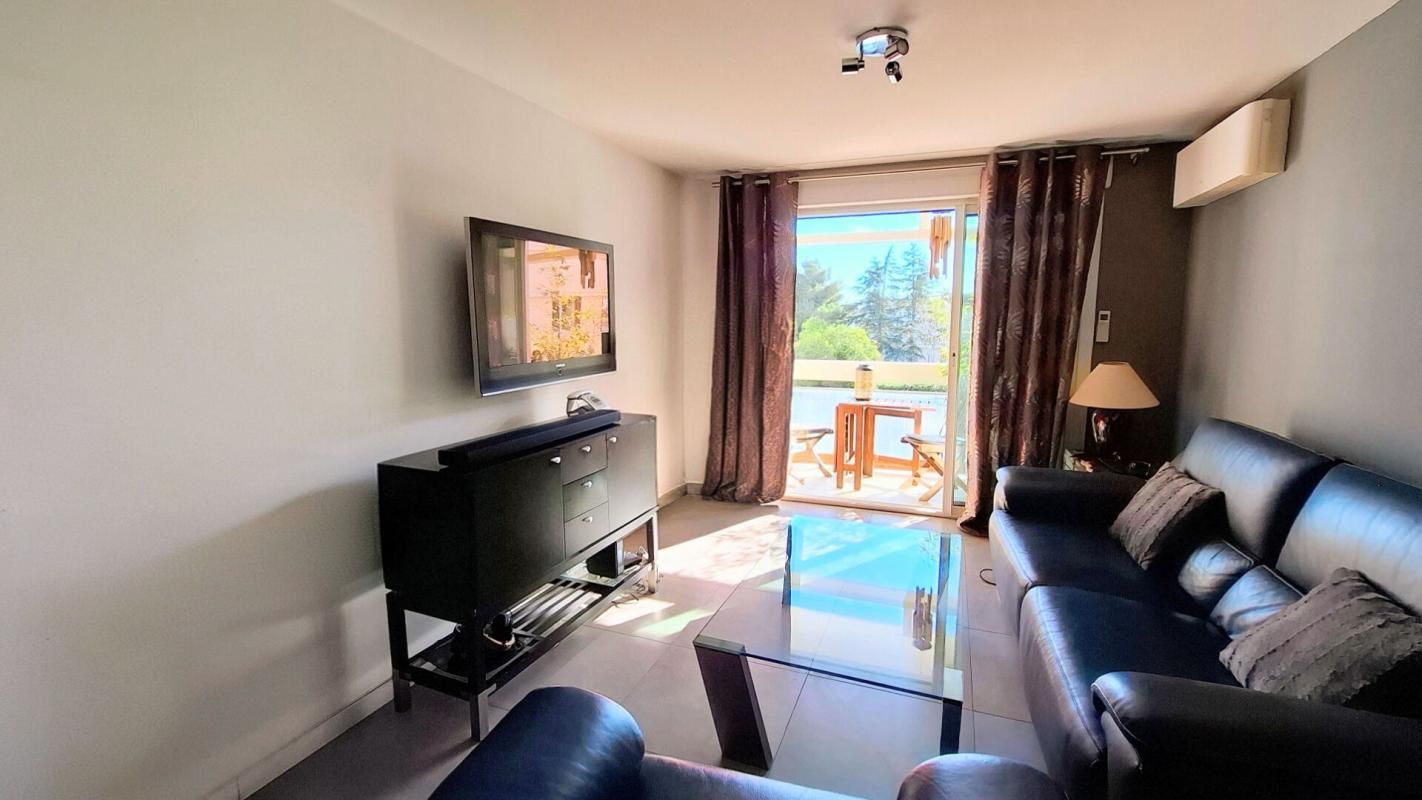 Hyères Olbius Riquier Appartement 58 m² traversant et lumineux