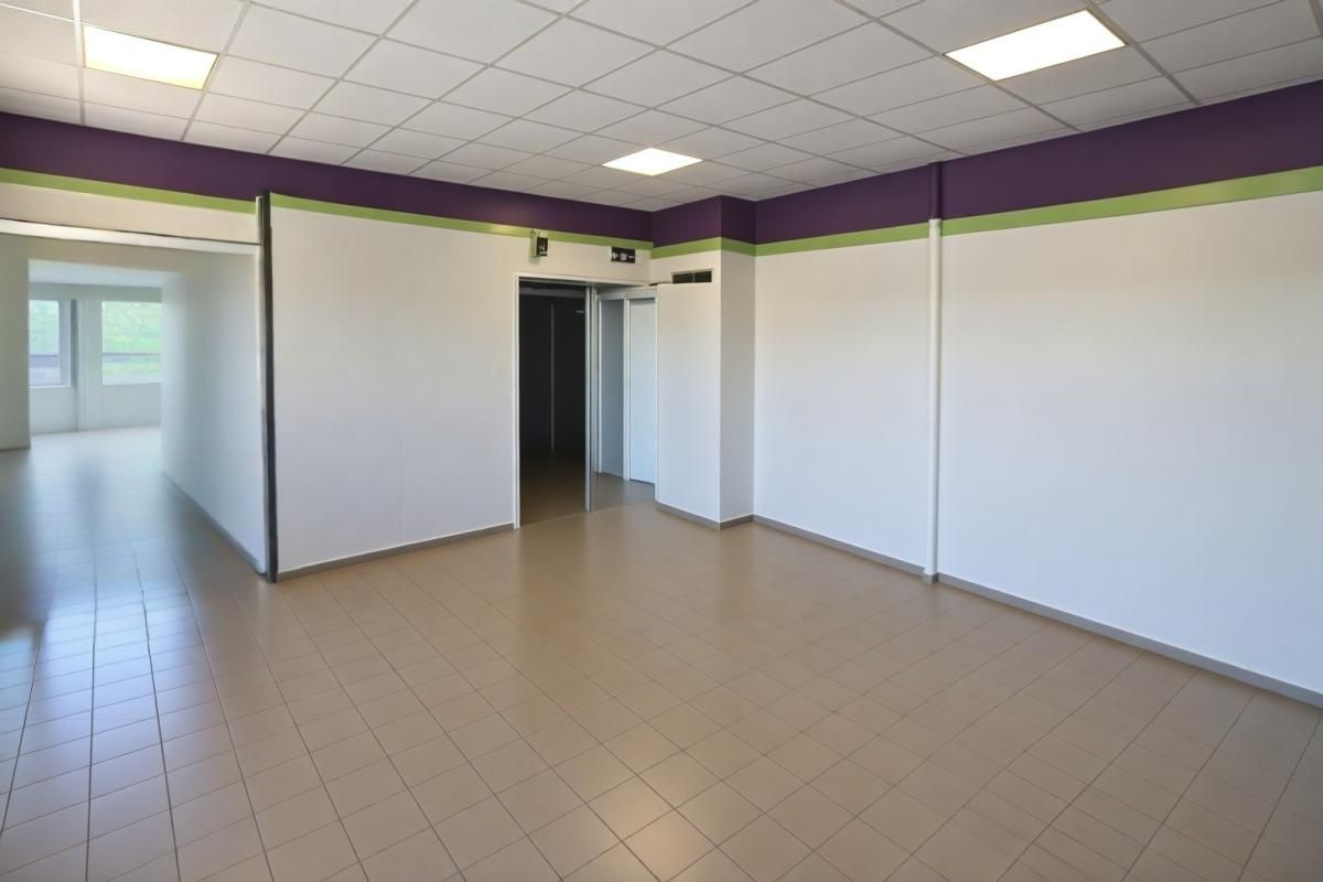 Saint-Dié-des-Vosges ? Local Professionnel 80 m², Libre de Suite