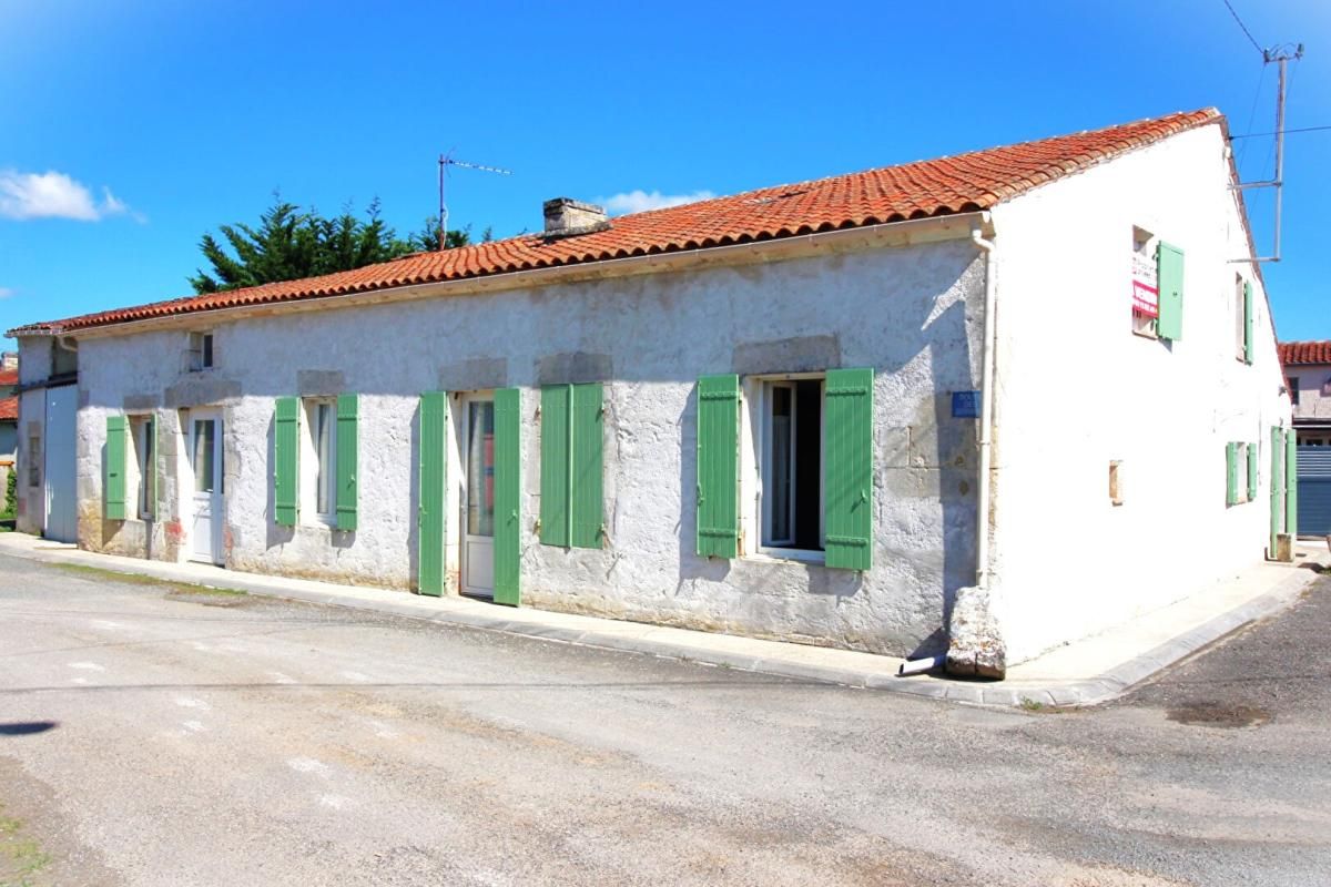 PONS - 17800 - Maison 3 ch -157 m2 + Dépendances 130 m²