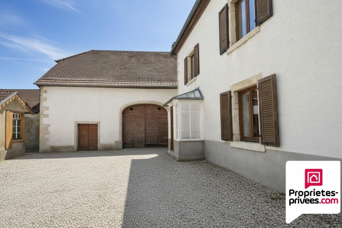 Corps de ferme avec 2 maisons, une grange, prévoir travaux