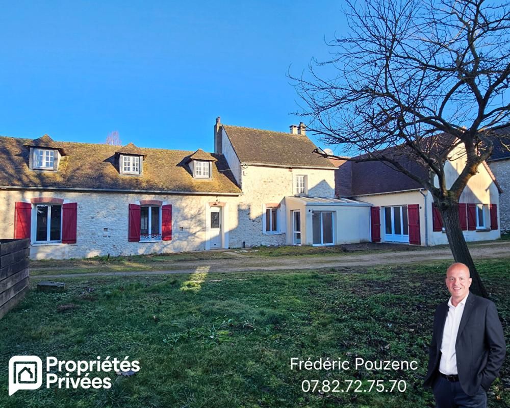 Houdan 18 mn / Maison de charme atypique avec fort potentiel