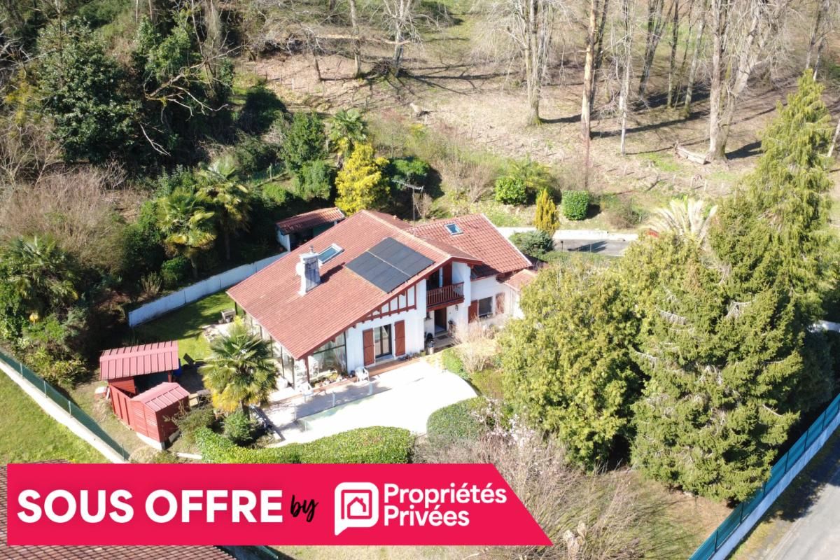 Maison familiale avec jardin, piscine et grand sous-sol à Ustaritz