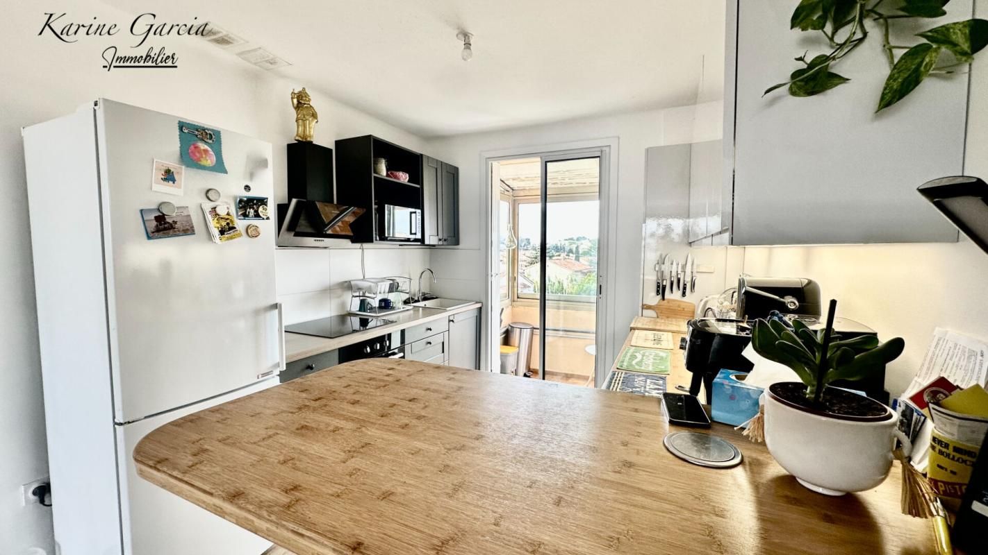SIX FOURS LES PLAGES - PROXIMITE DU CENTRE VILLE - PETITE COPROPRIETE AU CALME - APPARTEMENT T3 - CAVE PRIVATIVE