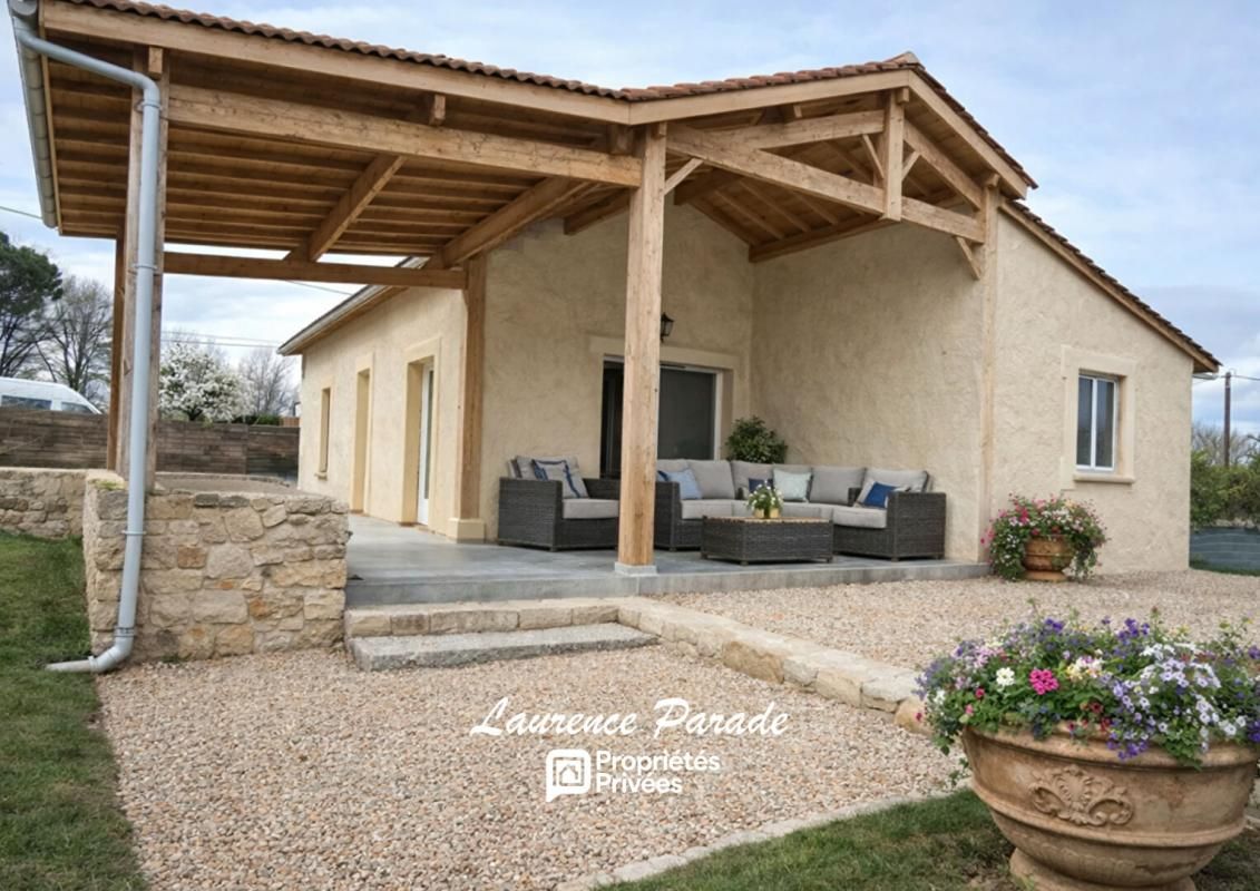 Maison en pierre à vendre avec garage et grand terrain