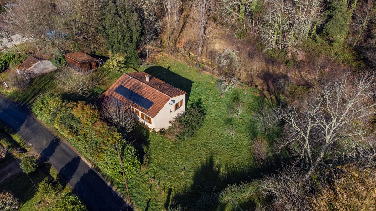 Maison individuel, +/-80 m2 , grande sous-sol 6pieces, 3 chambres, atelier en bois, jardin et bois