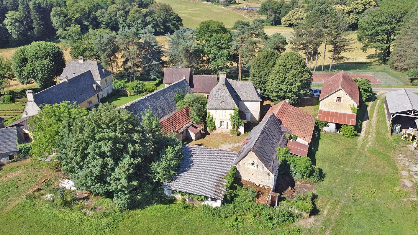 Corps de ferme Saint Crepin et Carlucet 6 pièce(s) 149 m2