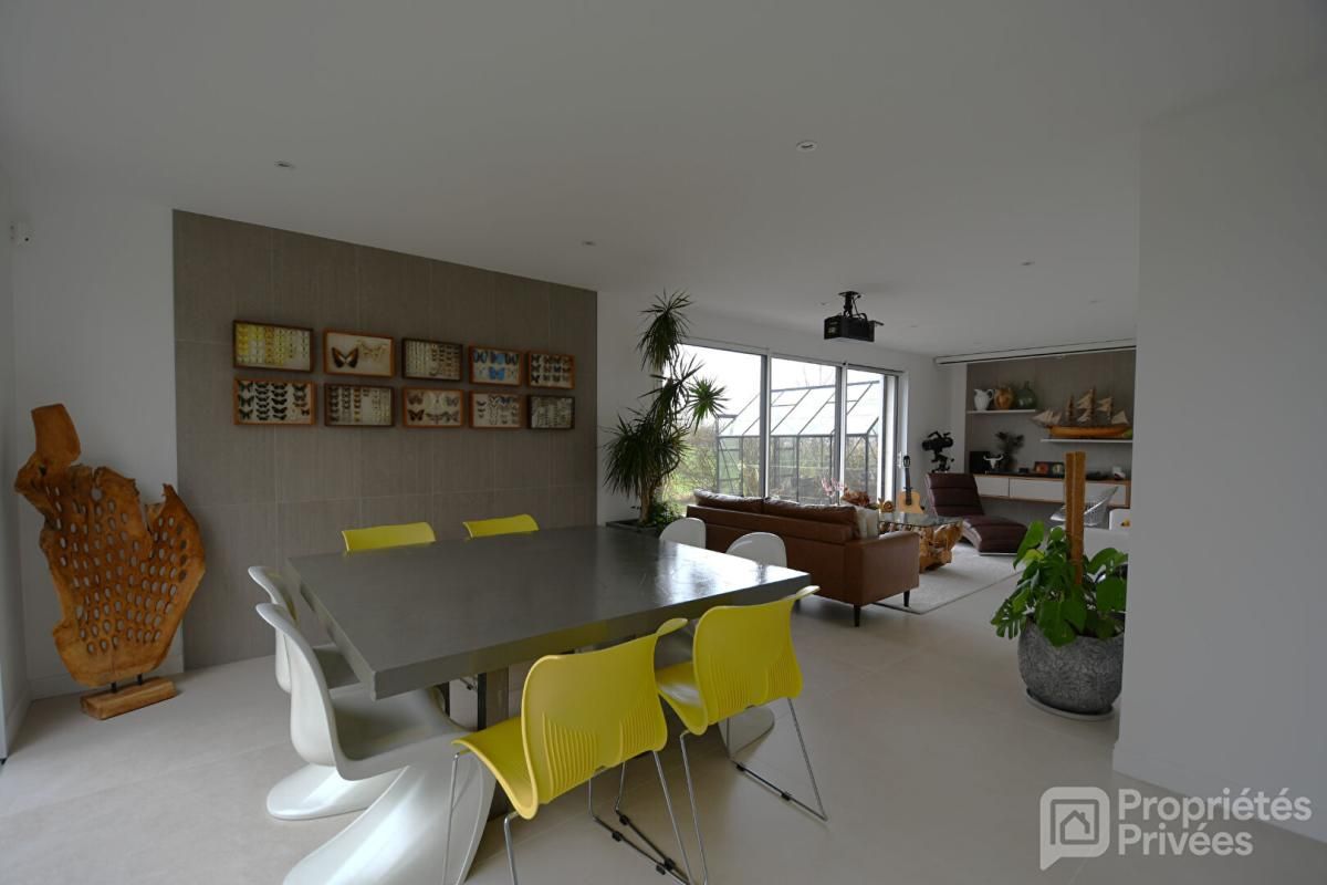 Maison 155 M² . 5 P . 3 Chs . Bureau . 2 SDE