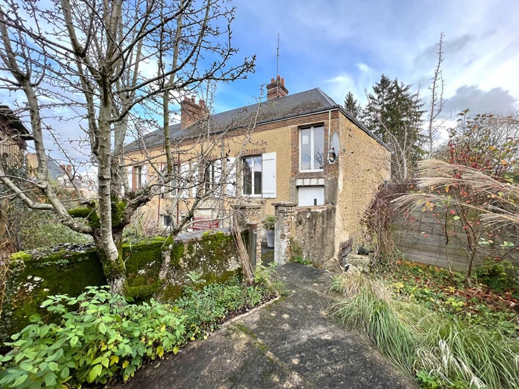 IMMEUBLE A RENOVER MONDOUBLEAU