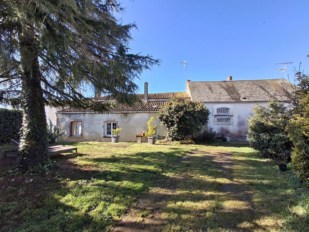 Maison Saint Cyr Des Gats 8 pièce(s) 160 m2