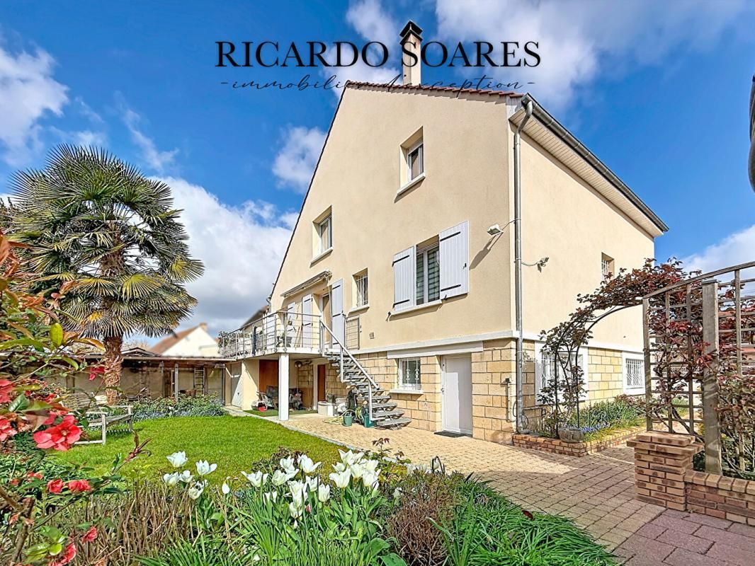 60290 MONCHY-SAINT-ELOI - MAISON FAMILIALE 164m2 au sol / 4 ou 5 CHAMBRES / 2 GARAGES / JARDIN