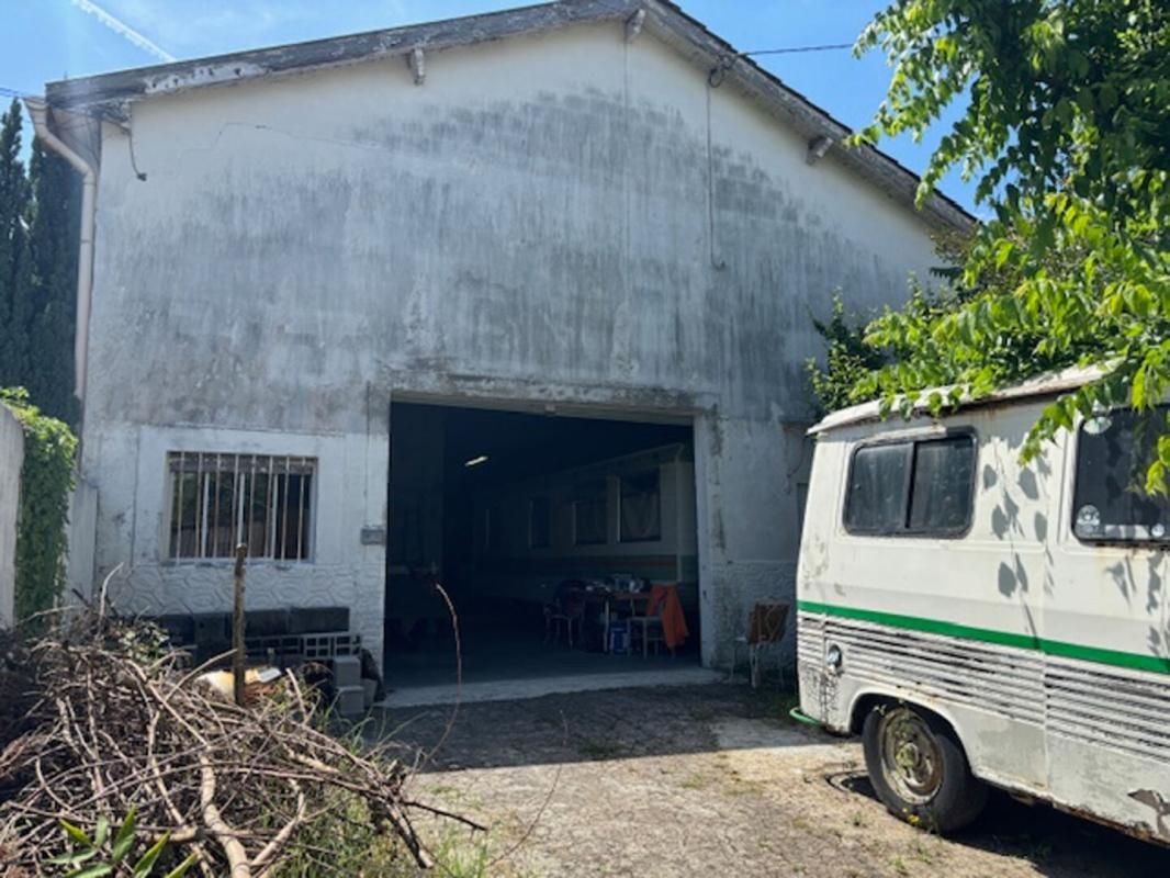 33110 LE BOUSCAT HANGAR BIEN RARE SUR SECTEUR
