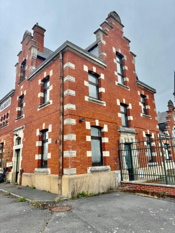 Immeuble Albert 16 pièce(s) 326 m2 . Bâtiment chargé d'histoire , Idéal pour investisseur ou marchand de biens