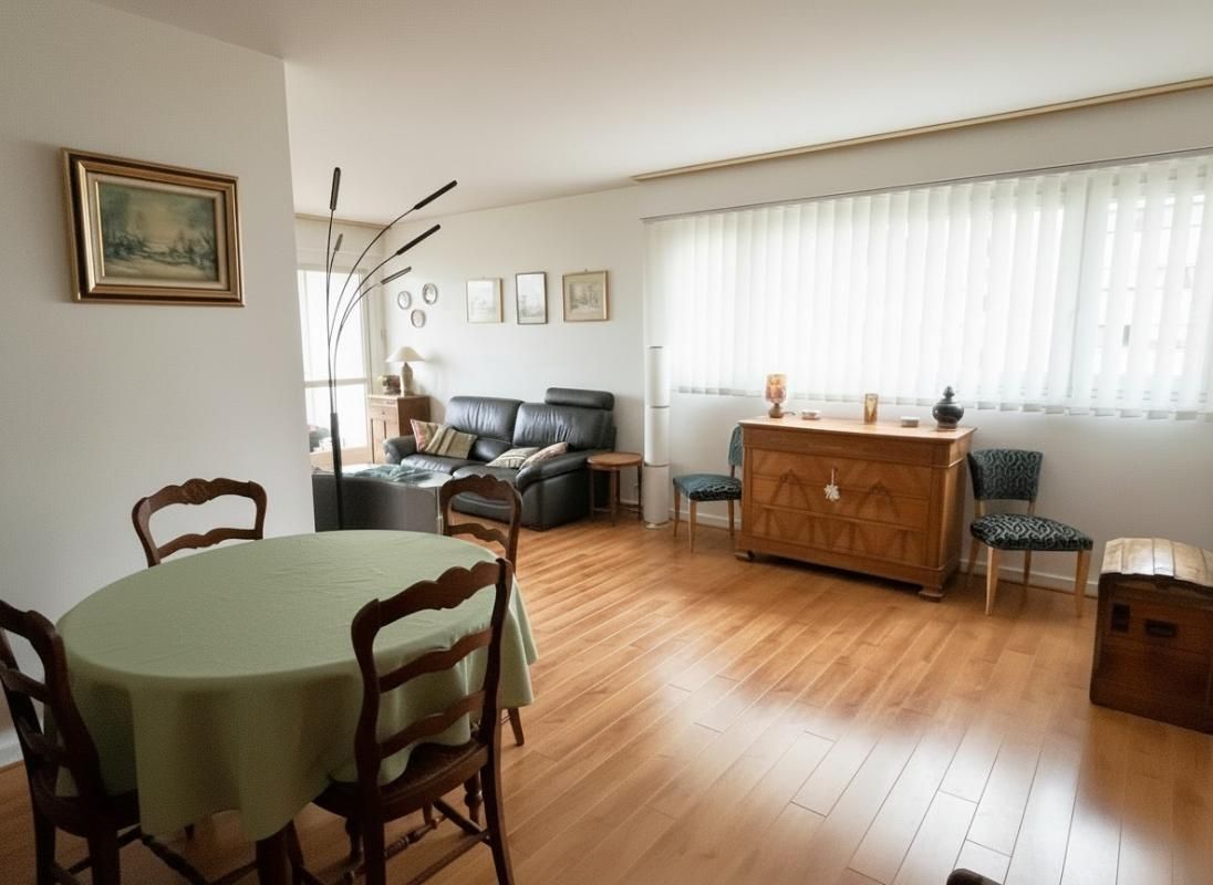 Appartement de 111m², 3 chambres, balcon, 2 box et une cave