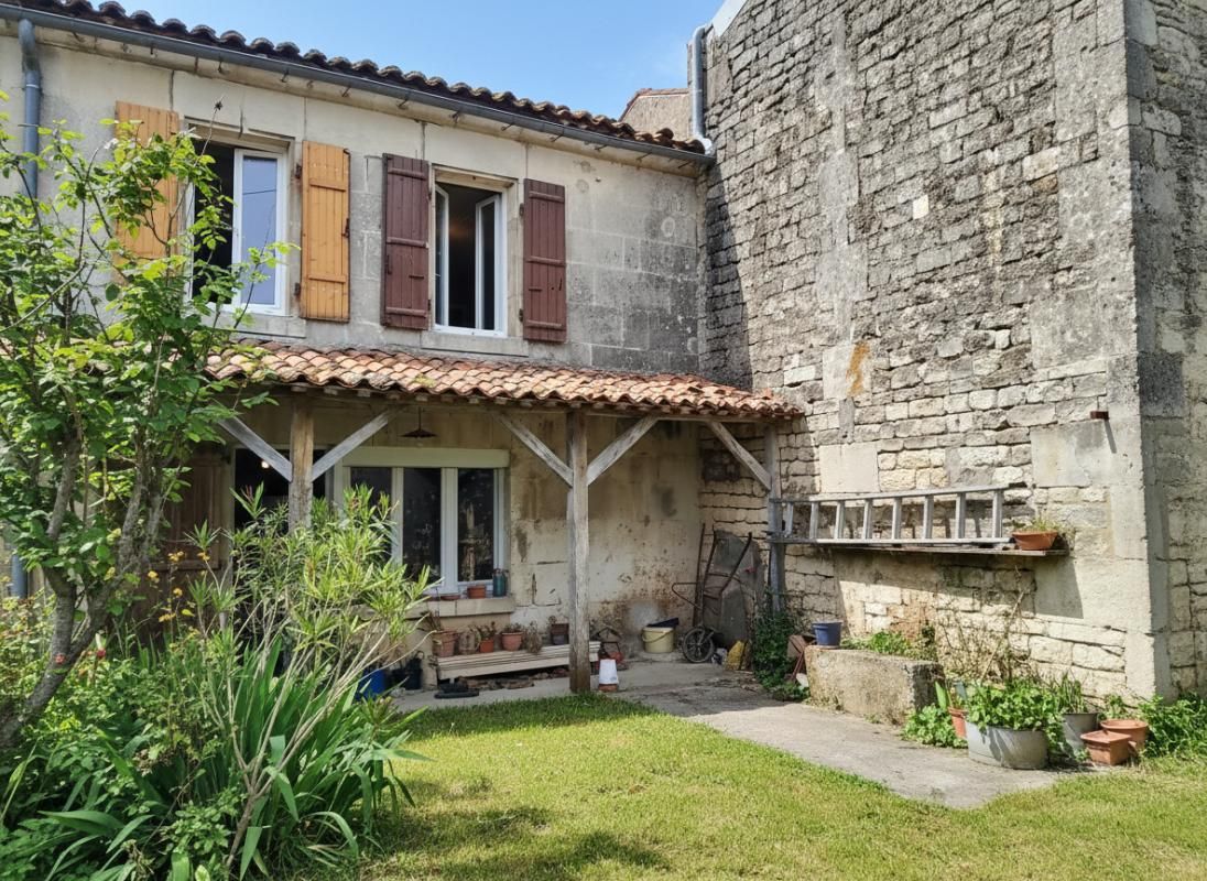 Maison à 15 minutes de Cognac et 5 minutes de Jarnac 6 pièce(s) 106 m2