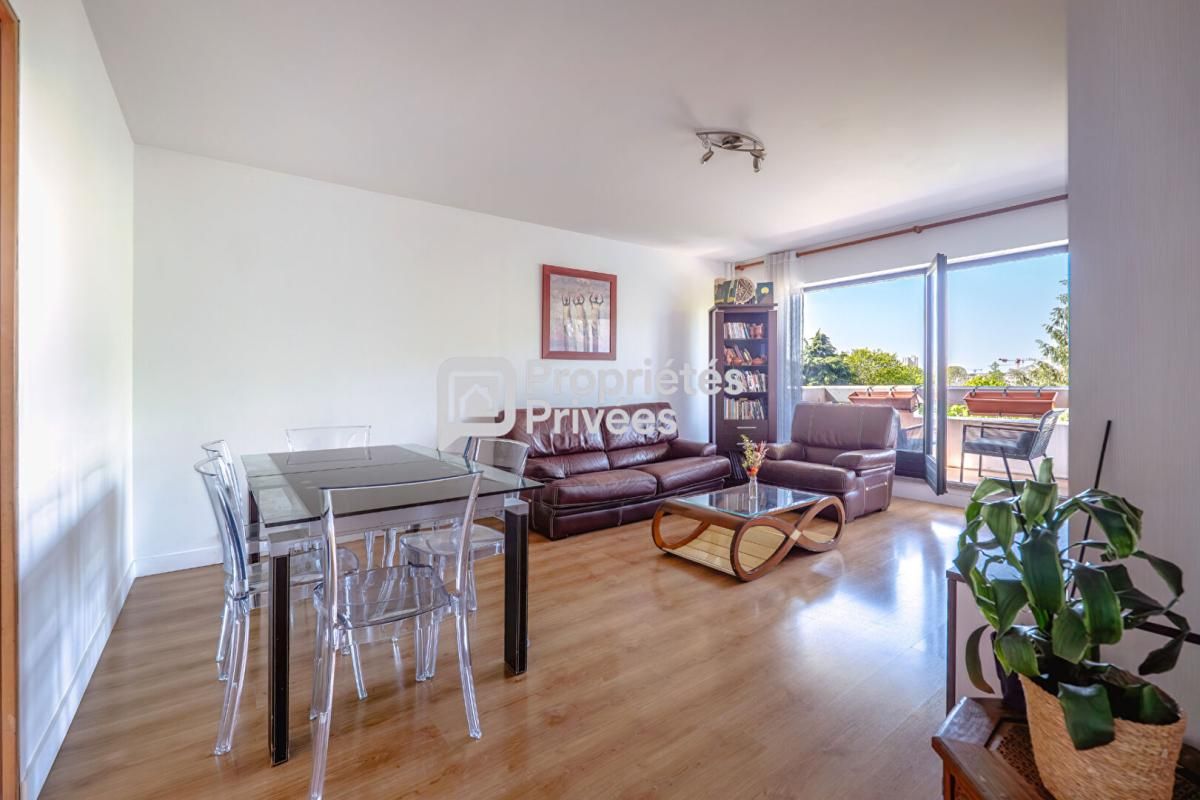 Trois pièces avec balcon, parking dans un quartier recherché de Villejuif