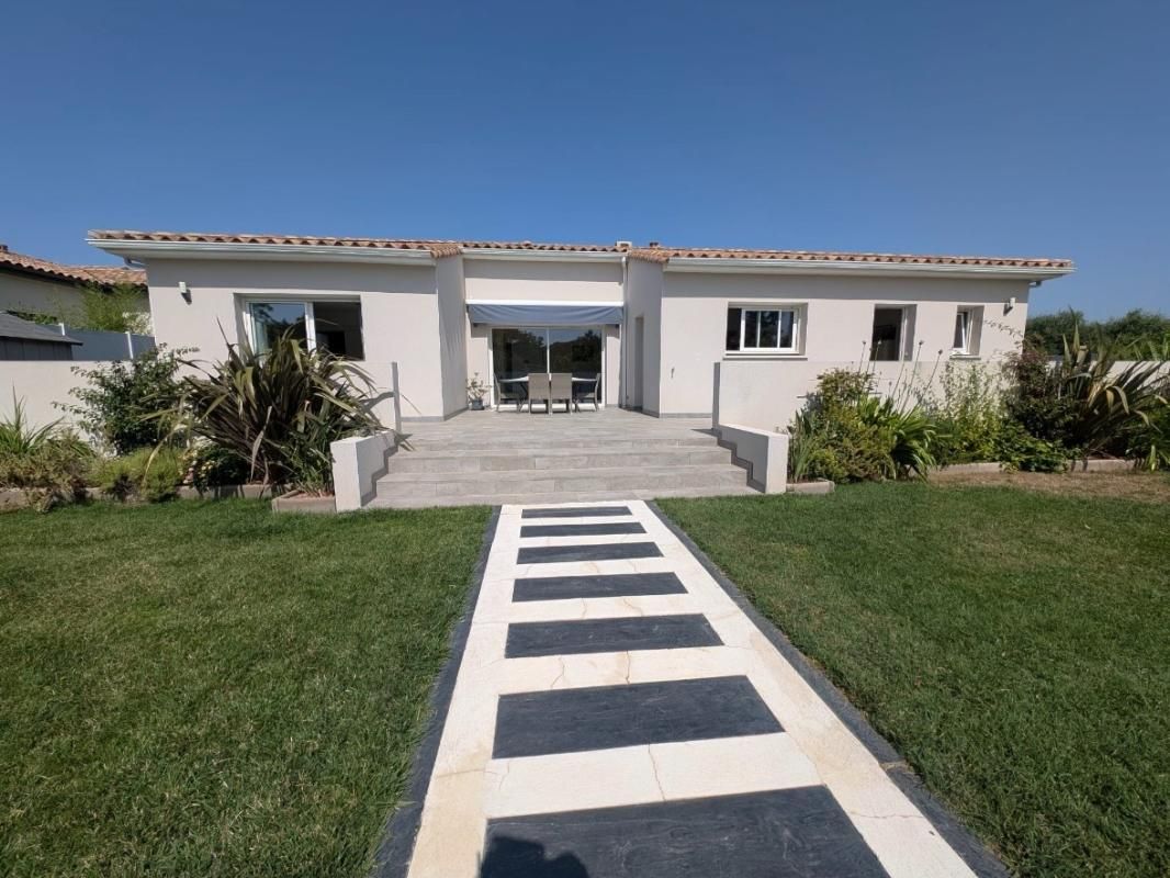 Vente Villa 5 pièce(s) 132m2 - 11200 CANET D'AUDE - 468 000