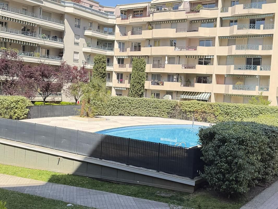 L'APPARTEMENT QUI FAIT LA DIFFÉRENCE TERRASSE, PISCINE, VOLUMES ? Lyon 3