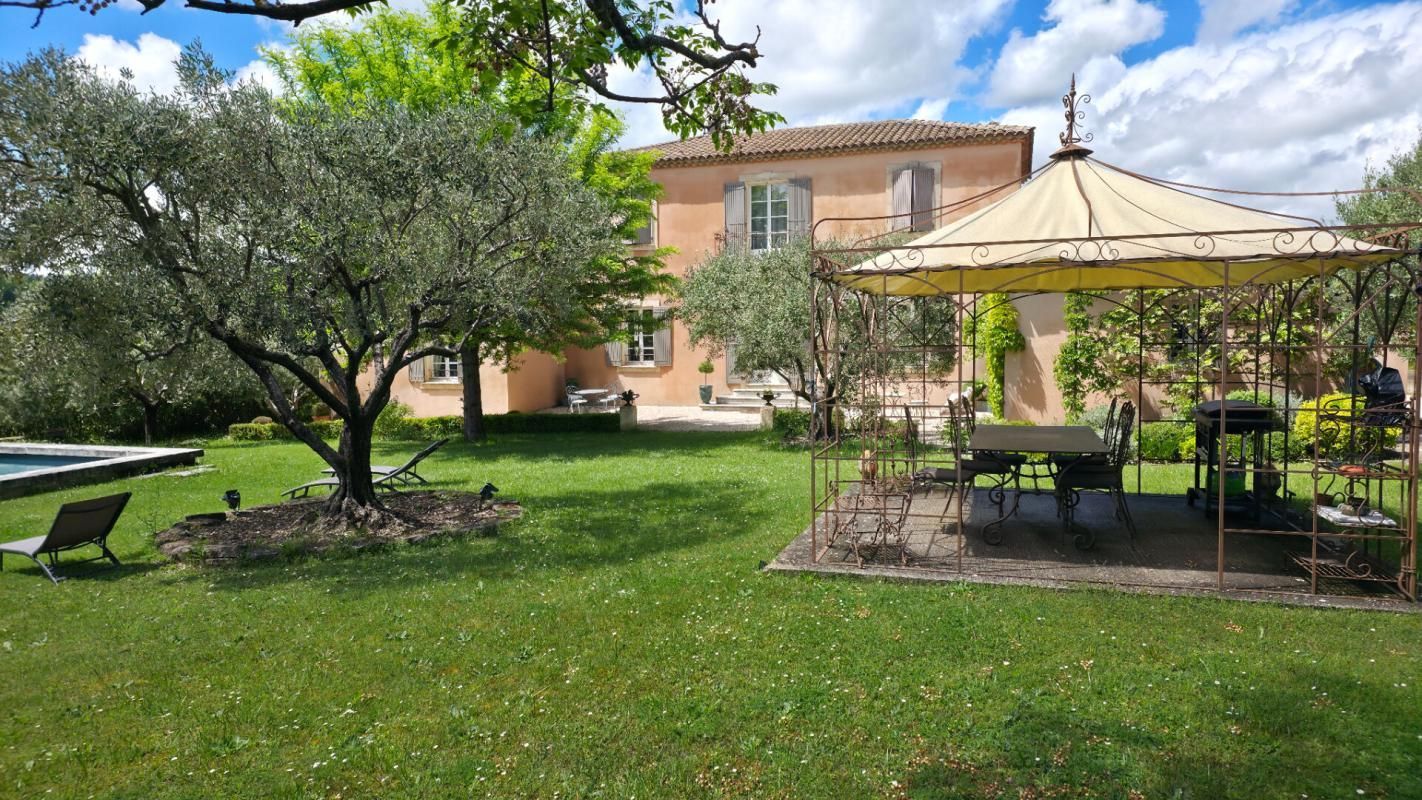 EXCLUSIVITE. 84340, MALAUCENE, A 5 mn à pied du centre-village, BASTIDE DE 8 PIECES DE 203 M² sur 1815 m² de TERRAIN clos avec Piscine