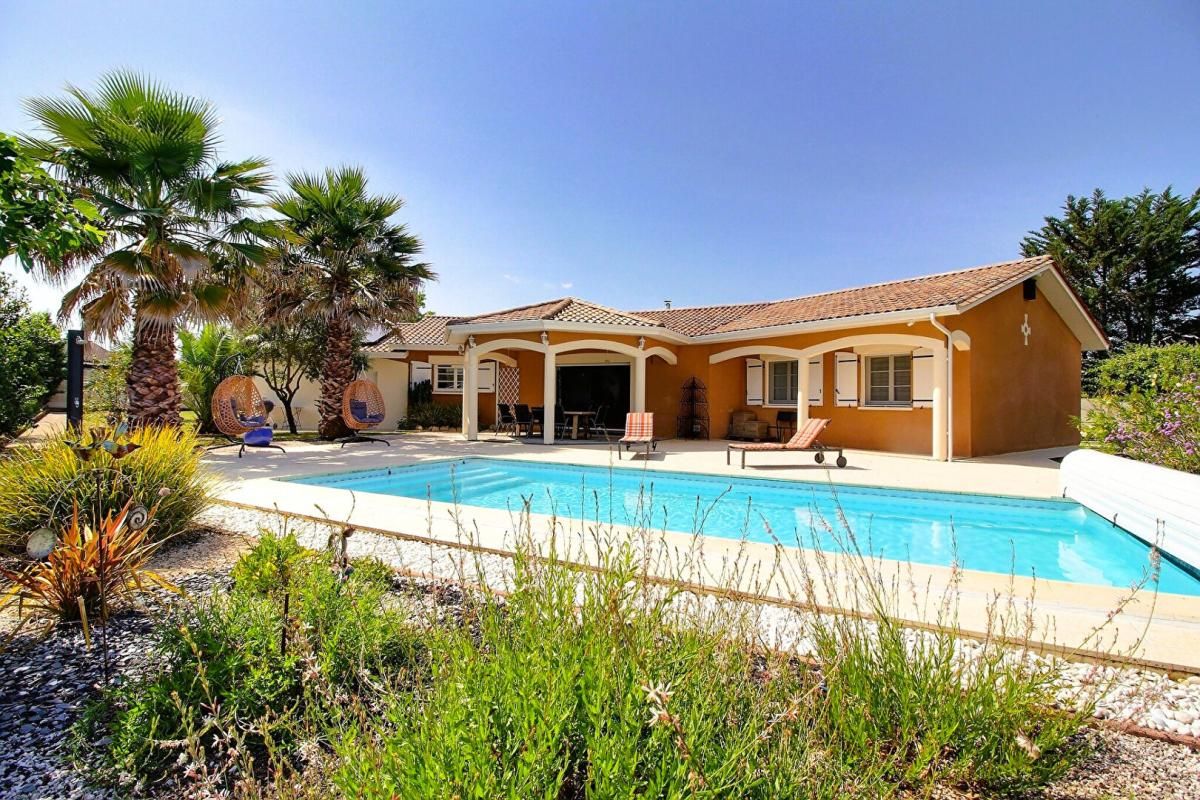 MAISON 8 PIÈCES 202 M² PLAIN-PIED PISCINE GARAGE DOUBLE CUSSAC-FORT-MEDOC